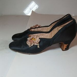 👠 1920s Daniel Green Silk Flower Pumps Antique Art Deco Glam Vintage Museum